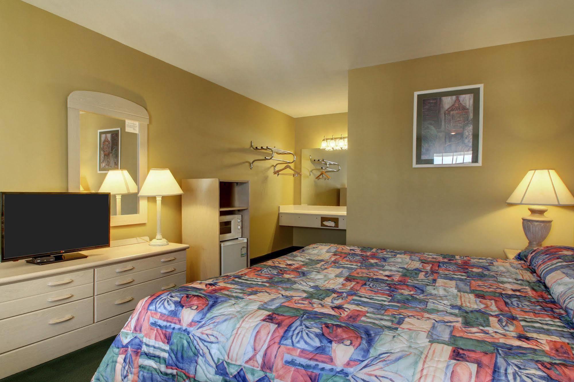 Key West Inn - Childersburg Extérieur photo